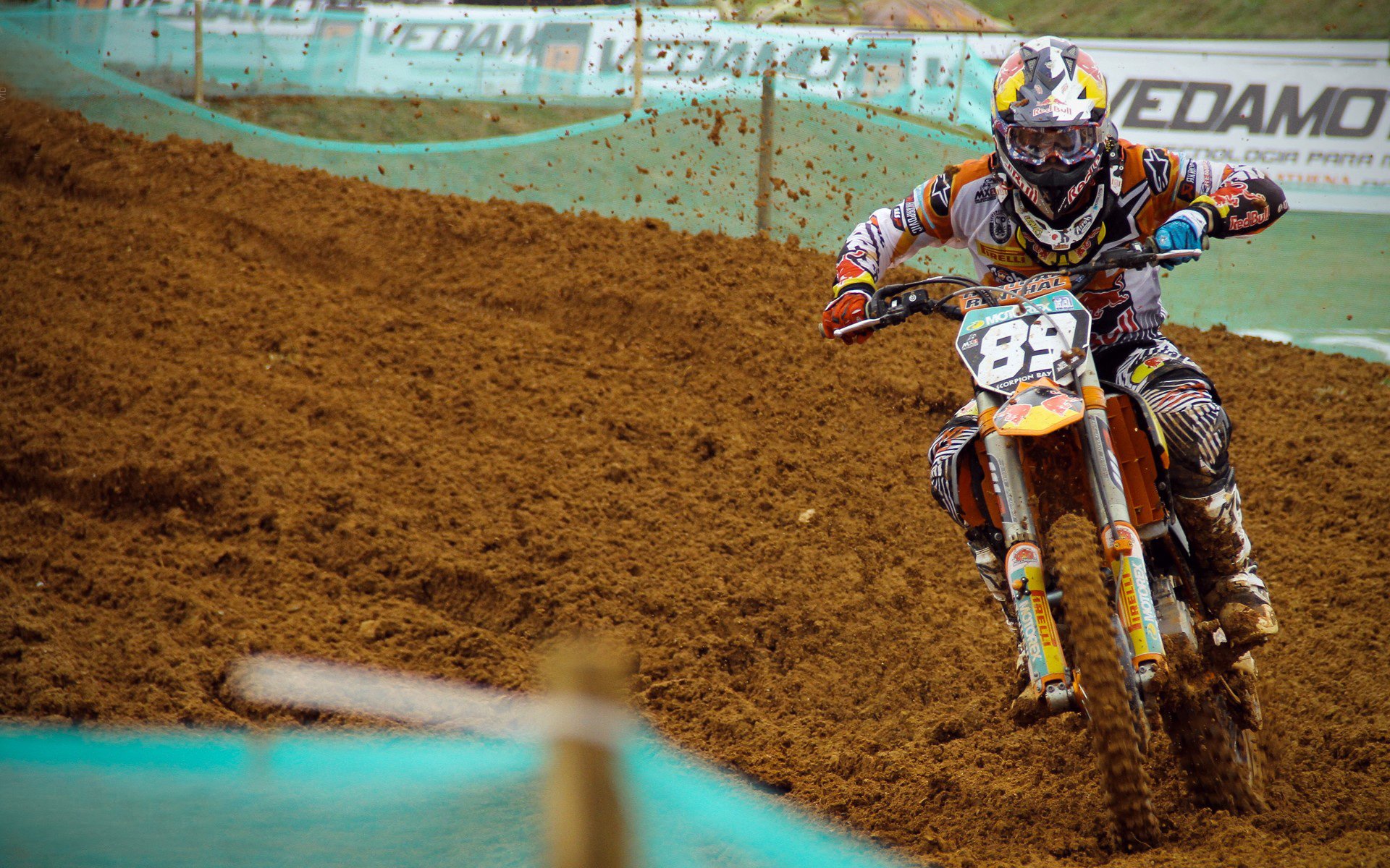 唐卡斯特防线严密,贝尔维球场稳步提升,唐斯贝克