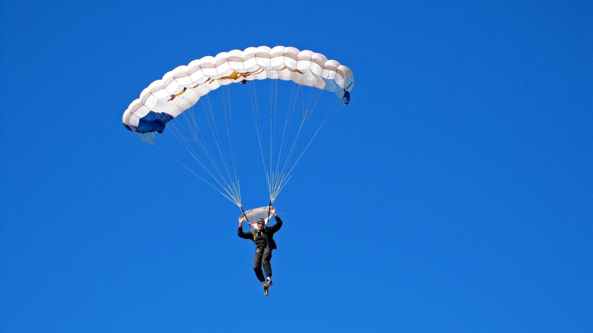 星空体育-_夜跑体验乐园：灯火映照下的激情飞扬_，夜跑攻略